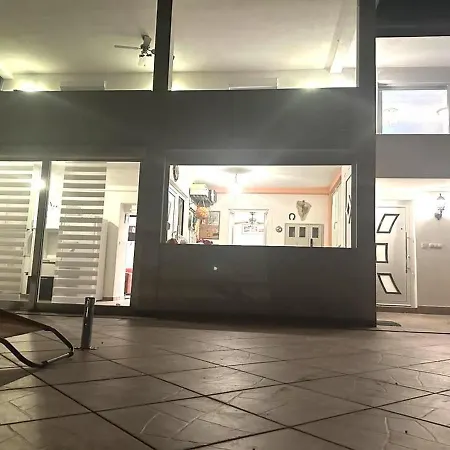 Irma Haus Appartamento Jadranovo