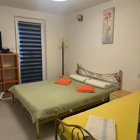 Irma Haus Appartamento Jadranovo