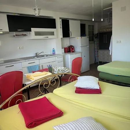 Irma Haus Appartamento Jadranovo